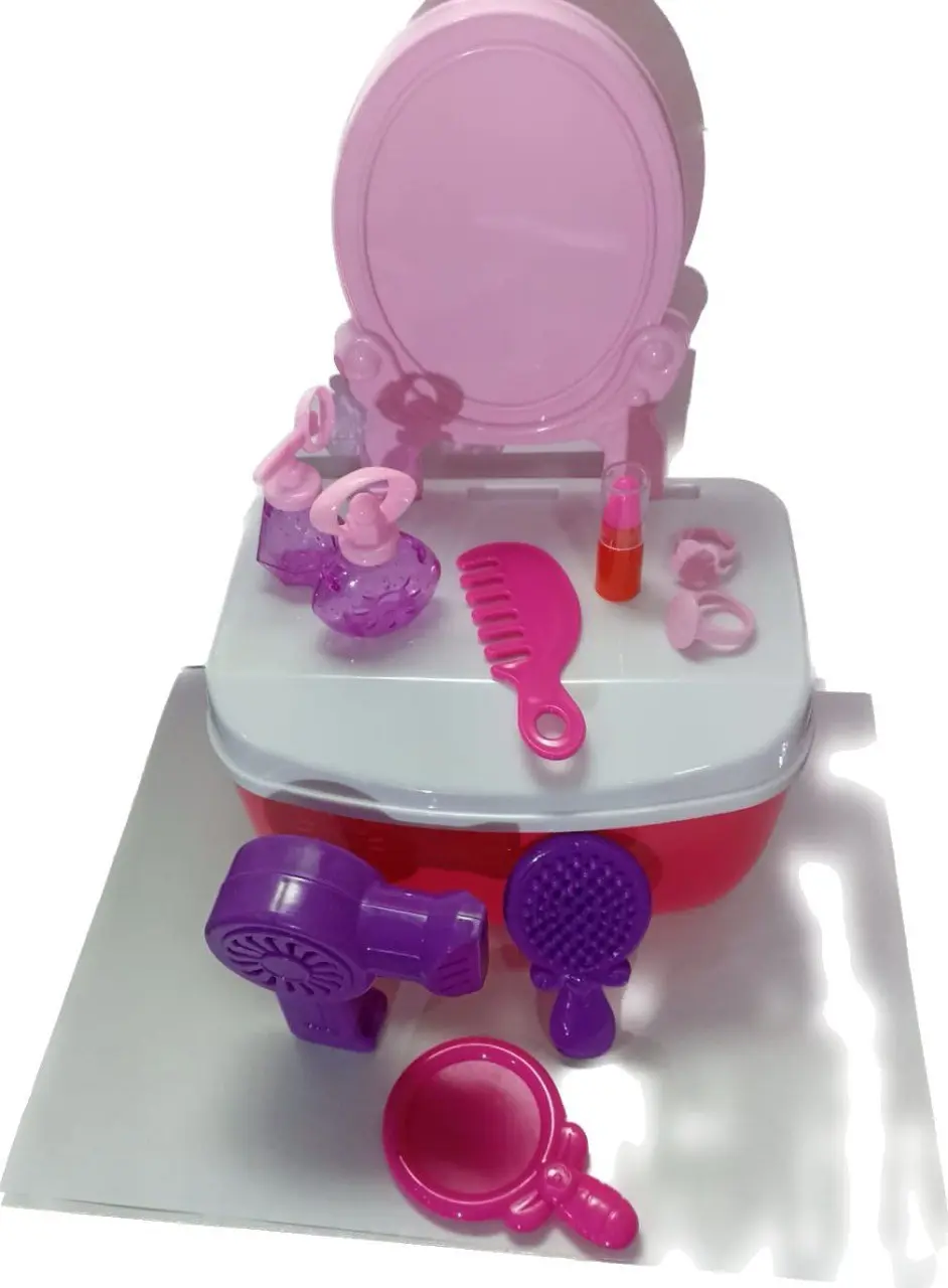 Set de belleza infantil con espejo y accesorios coloridos.