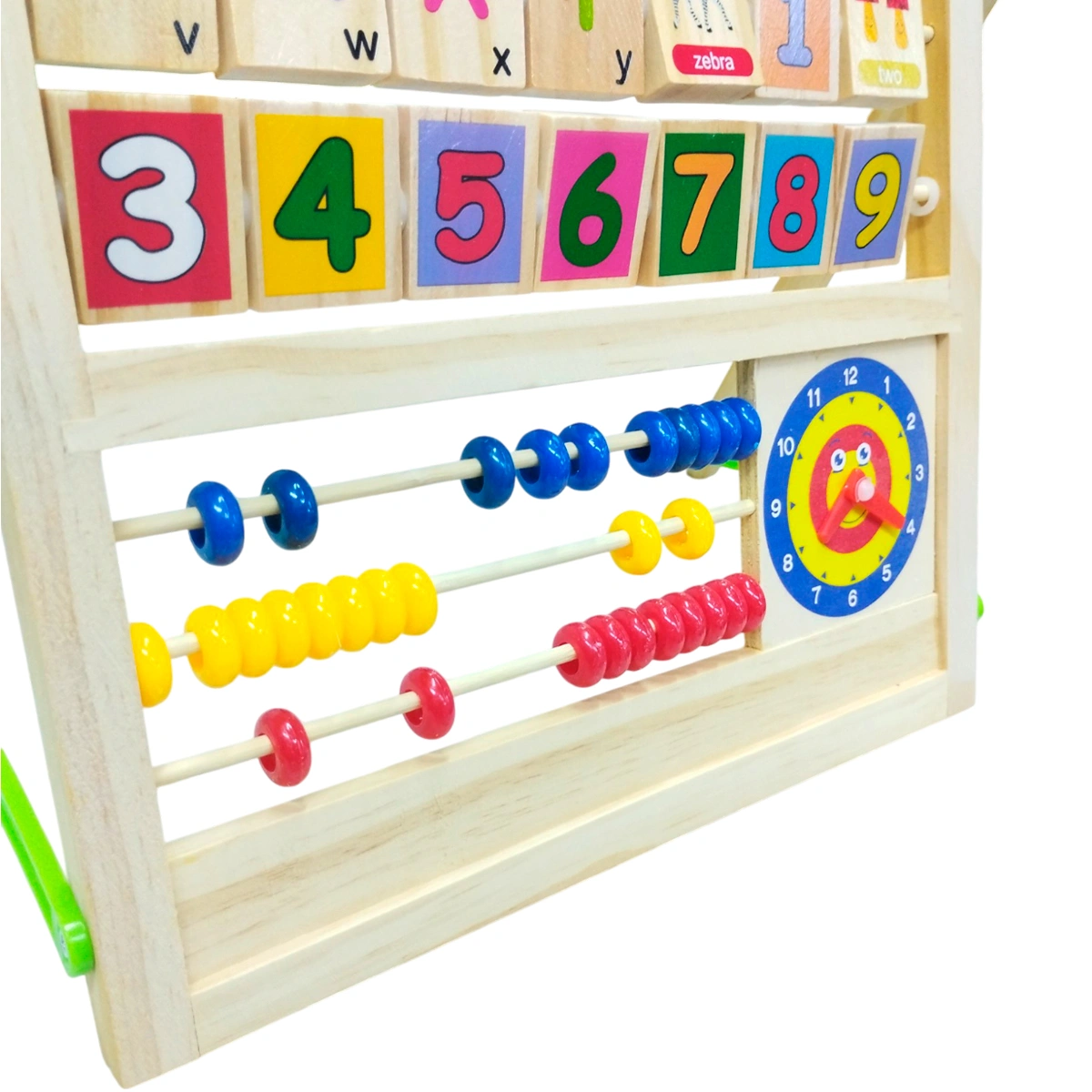 Tablero educativo con cuentas de colores y reloj ilustrativo.
