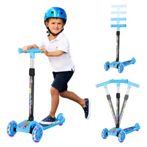 Niño montando un monopatín scooter azul con casco.