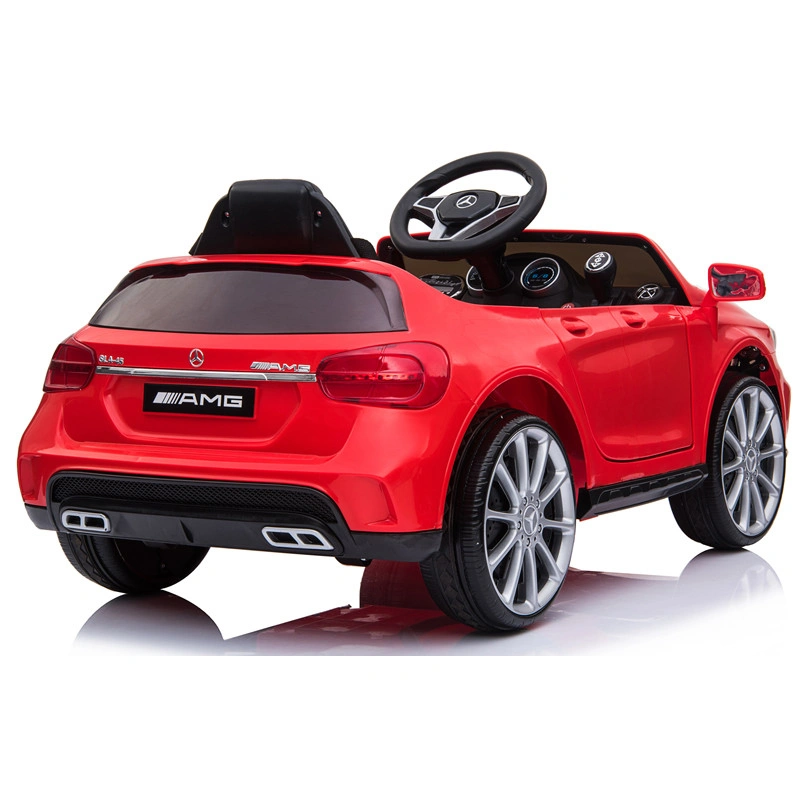 Carro eléctrico montable rojo Mercedes Benz GLA45 AMG con detalles realistas.