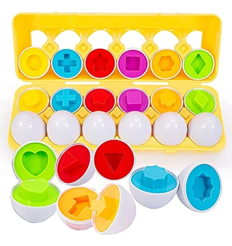 Huevos didácticos Montessori con formas y colores en caja amarilla.